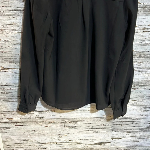 🇺🇸Have black  sheer-ish button up blouse size small - Picture 9 of 9